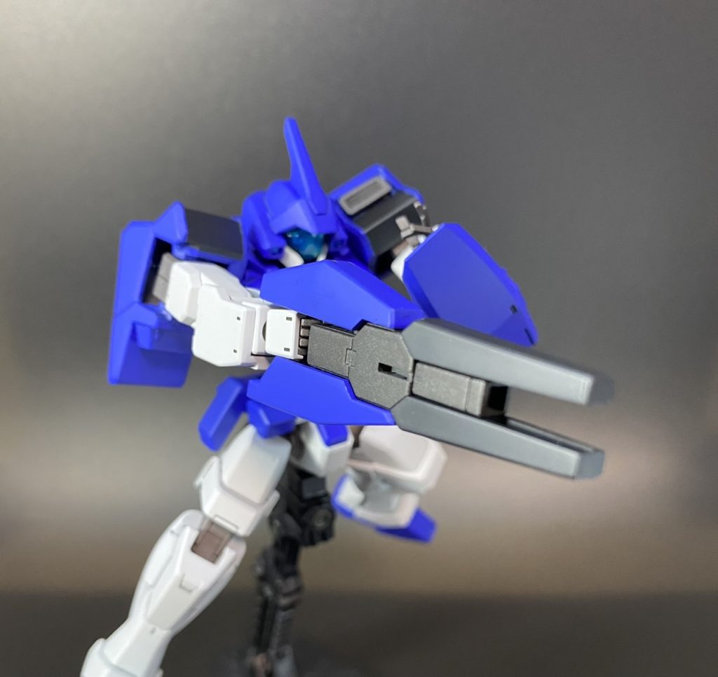 専用ドッズライフルはクランシェの物をベースに、パテで形状変更しています。