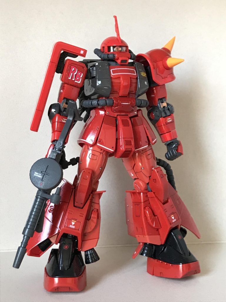 モノアイをディテールアップした以外はほぼストレート組みですが、全体を光沢トップコートでコーティングしました。なんとなく、ジョニーライデン機は光沢感のあるスーパーカーのようなイメージがあったので。