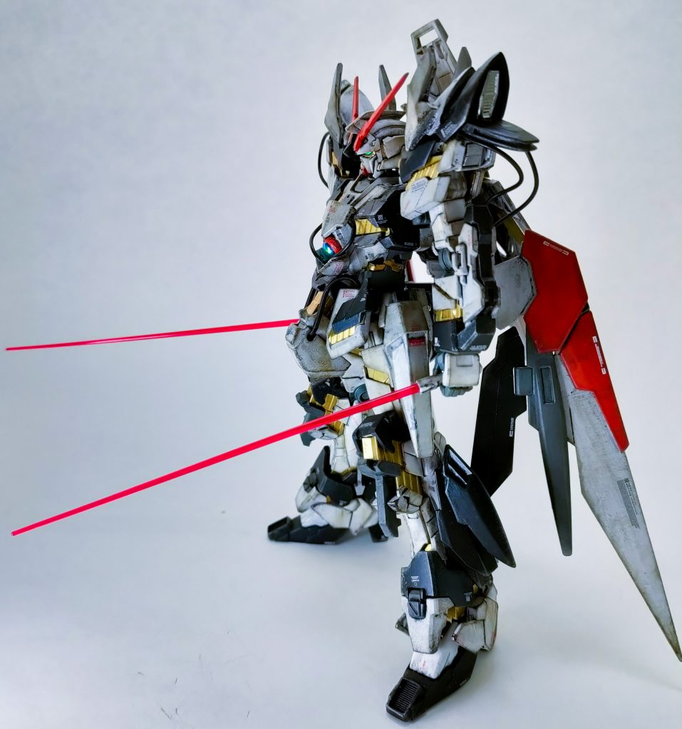 主兵装のビームサーベルです。刃が付属していなかったので適当に調達してきました。