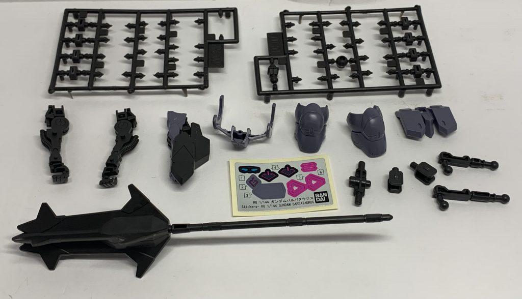 余剰パーツ類。フレームのランナーが2枚入っている関係上、腕部がまるまる余りますね。