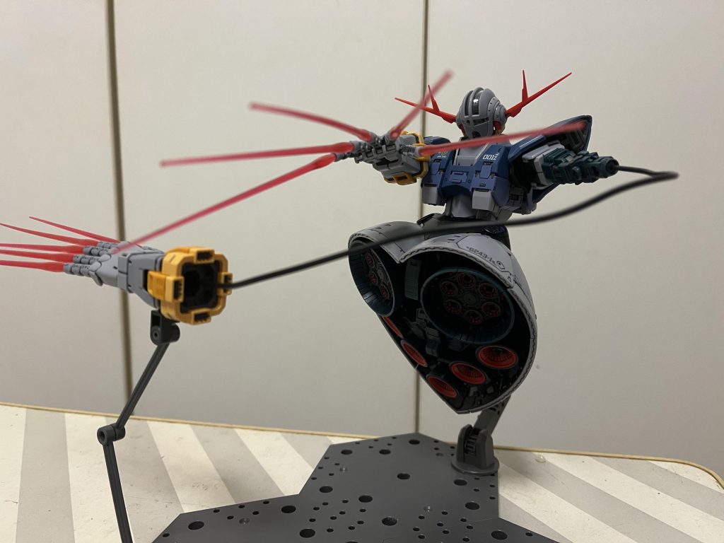 豪華版は金銭的にも物理的にも買えなかったので、ビーム発射エフェクトはサーベルパーツの保管箱から引っ張り出しましたw  色は気にしてはいけない!