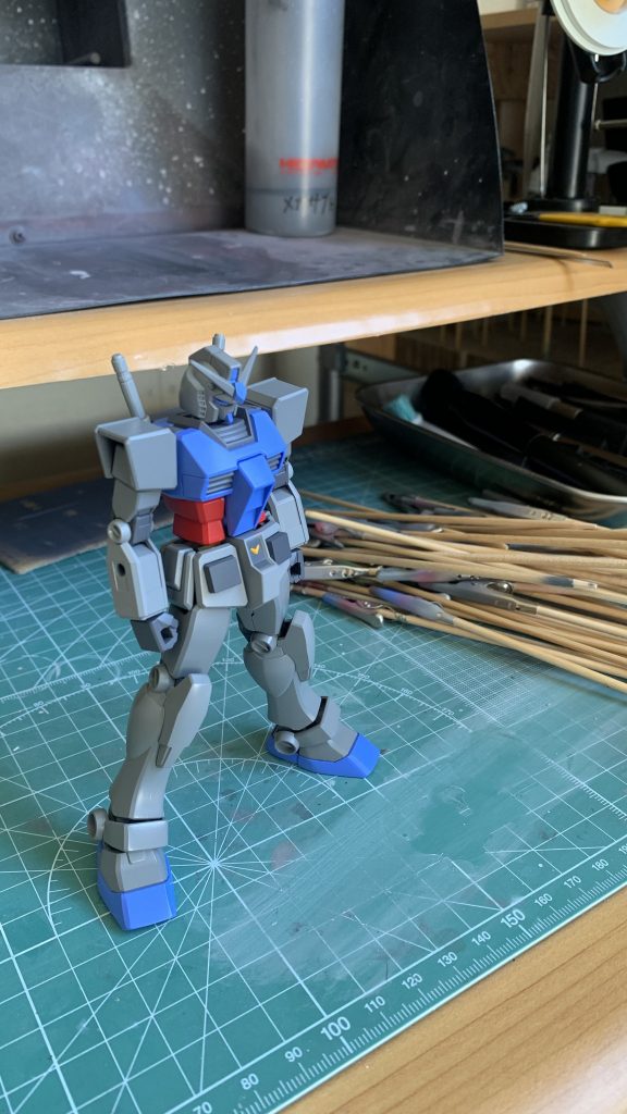 色々テキトーにやった結果23時から翌5時までのワンナイトで完成しました。お酒も飲みつつの製作だったので色の組み合わせも瓶蓋の色味でテキトーに決めたくらいいい加減です。ですが久しぶりのエアブラシ塗装が楽しく個人的にとても満足した製作でした。(終わった後ものすごく眠かったですがw)最後まで拙い作品を見ていただきありがとうございました!