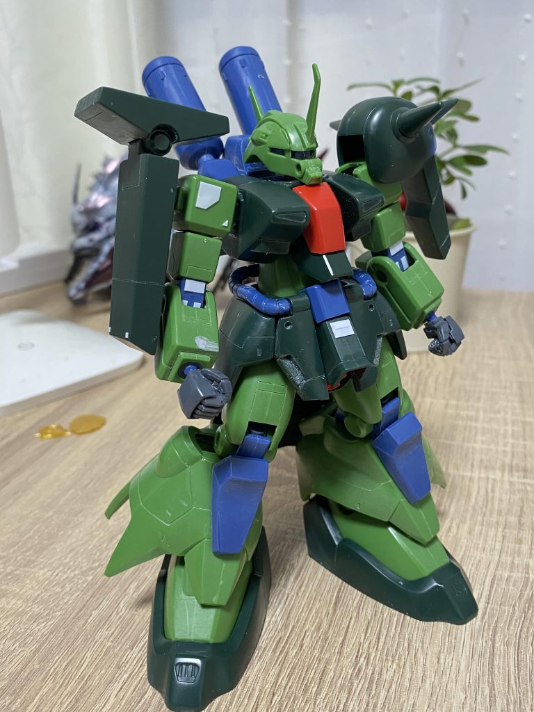 何か所か、プラ板貼ってディテールアップ。マニュピレーターはカスタムパーツ。