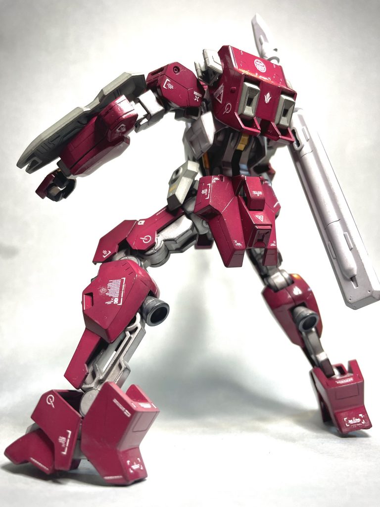 戦闘をしているのを想定し見上げるアングルと同様の方法で撮影。