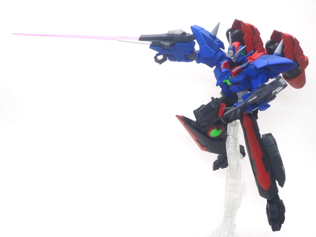 GNビームガン・ユニット任意で「GNビームサーベル」として使用可能。