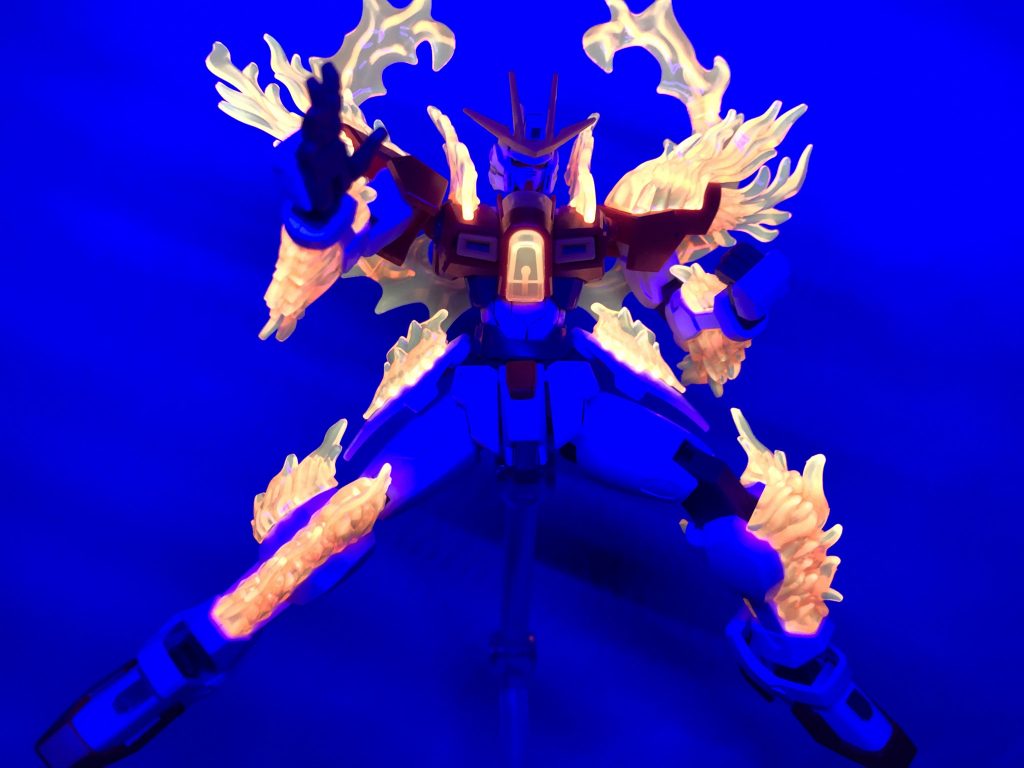 こちらはいつもの黒背景ではなく青背景を使用。しかし黒の方がいいですね。