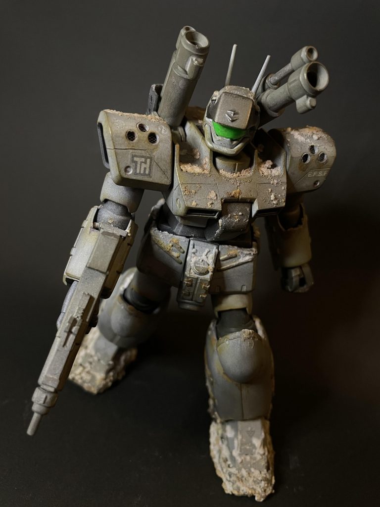 雪は水で溶いた木工用ボンドにシャーベット状になるまで重曹を入れ積もりそうな場所にヘラで付着させました。(ネット参照)