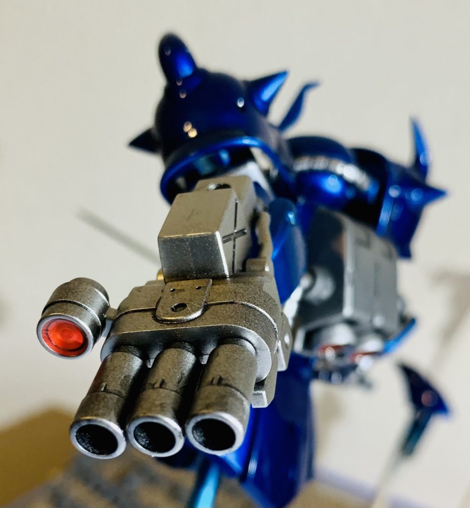 スコープやモノアイはラピーテープをパンチで丸く切り抜いて百均のピンクUVレジンで作成してます。セリアさん、ありがとう♪