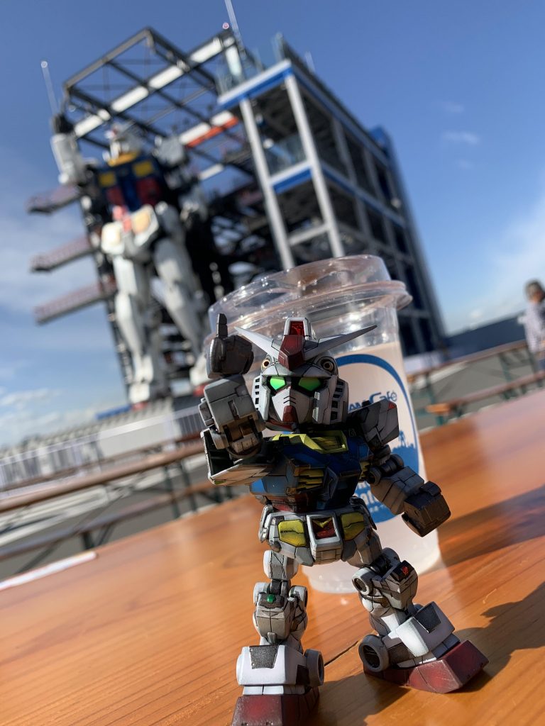 動くガンダムとツーショットも撮りました後ろのガンダムがもっと綺麗に撮れればよかったなぁ