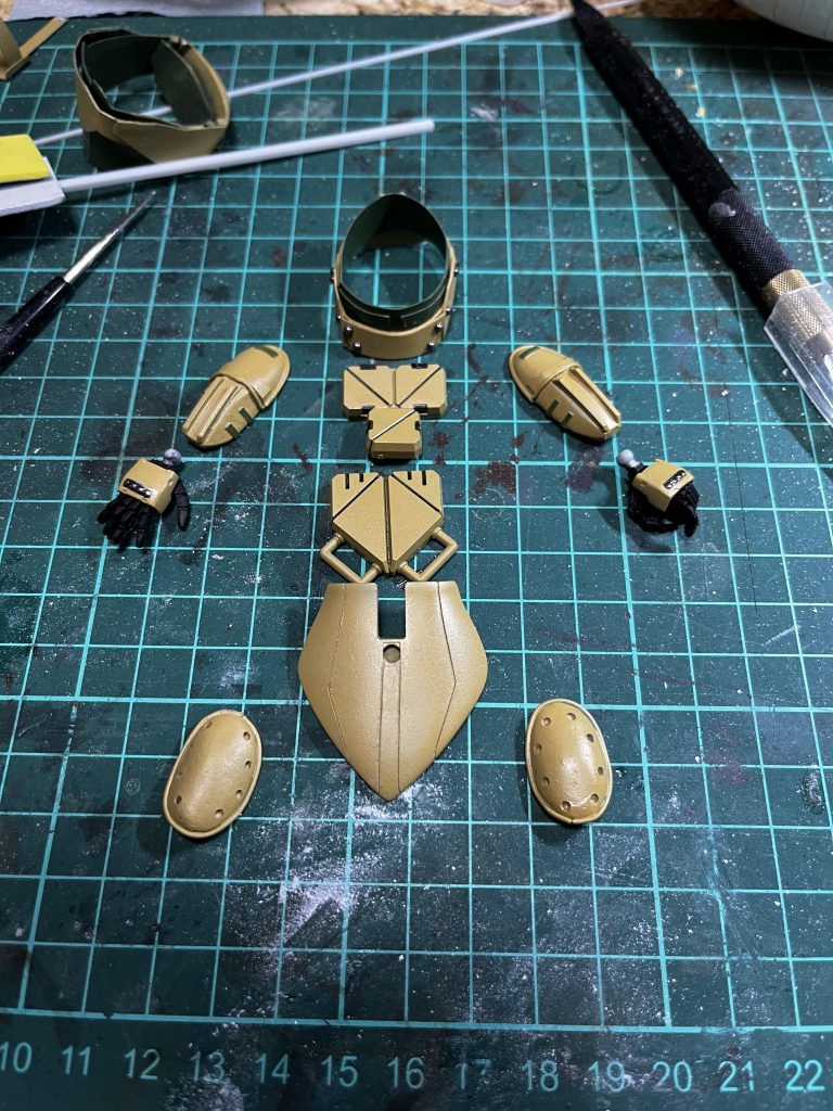 追加装甲たち。ふんどしの部分は当初コトブキヤのエクスアーマーで作ってたのですが、装着してみたらなんかこれじゃない感が強くて、パテで作り直しました。