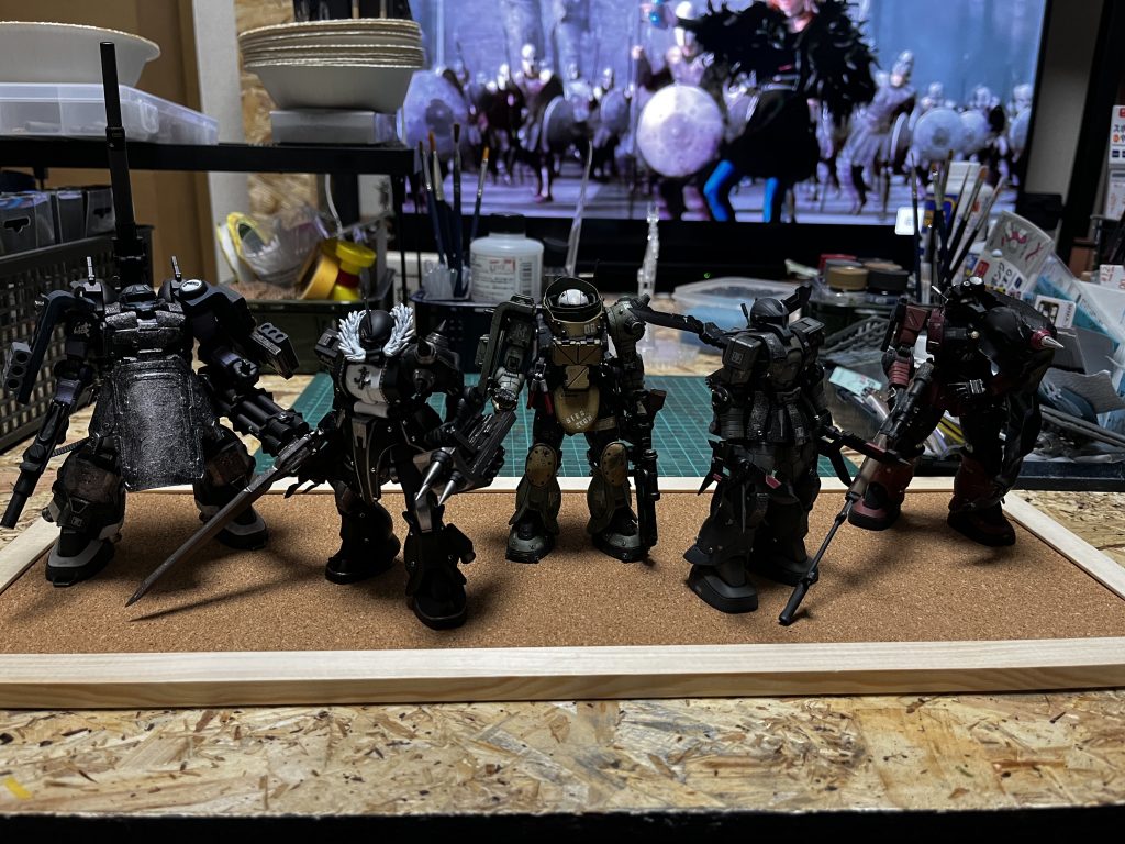 というわけでザクレンジャー5体目、終了しました。同時にザクレンジャー企画も終了。コンセプトの違うザクをたくさん作ることでいろんな表現が学べてすごく楽しい時間でした。基本的にはザク沼を生息地としているので今後もザク多めの予定ですが、他の機体を作ってスキルアップもしたいので、ジオン系を中心に、色々作ってみたいと思ってます。(実は4体目と5体目の間で78ガンダムで遊んでいるのでそちらも後日アップします笑)よろしければ他のザクレンジャーたちもみてやってください。そして、こちらもよろしけれいいね！、コメント等よろしくお願いします！