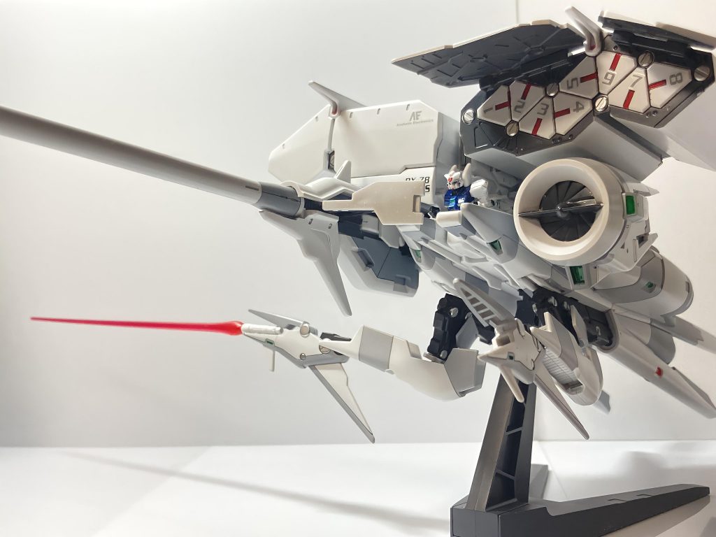 お馴染みのポーズ艦首を一刀両断！！