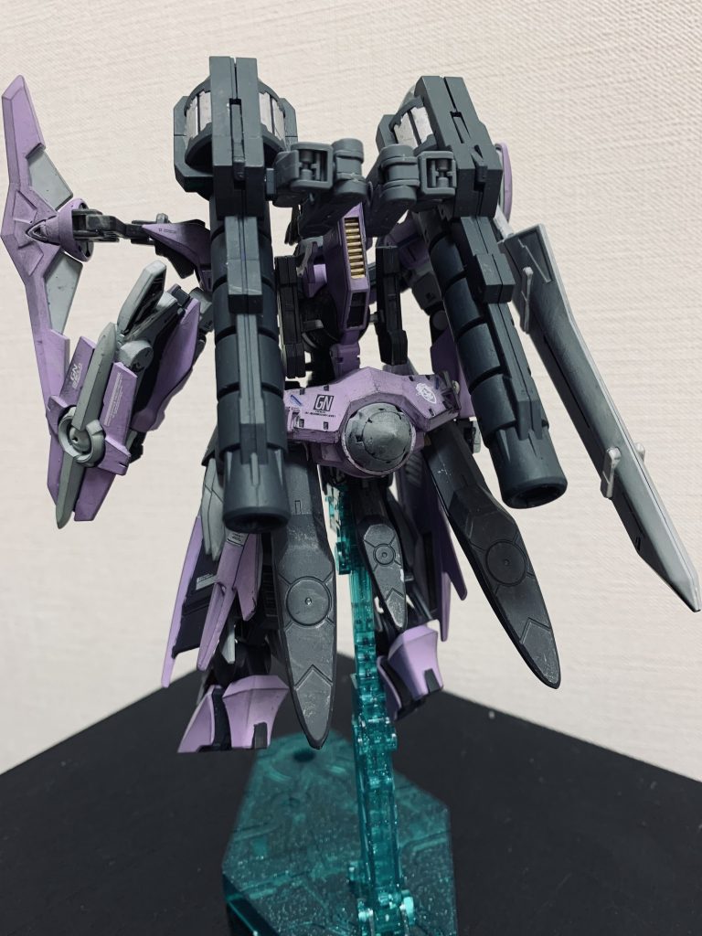 背面。計4基のGNドライブTを載せています。追加したパーツはほぼ背面に来たので背後からの方がマシマシ感があるかなと。