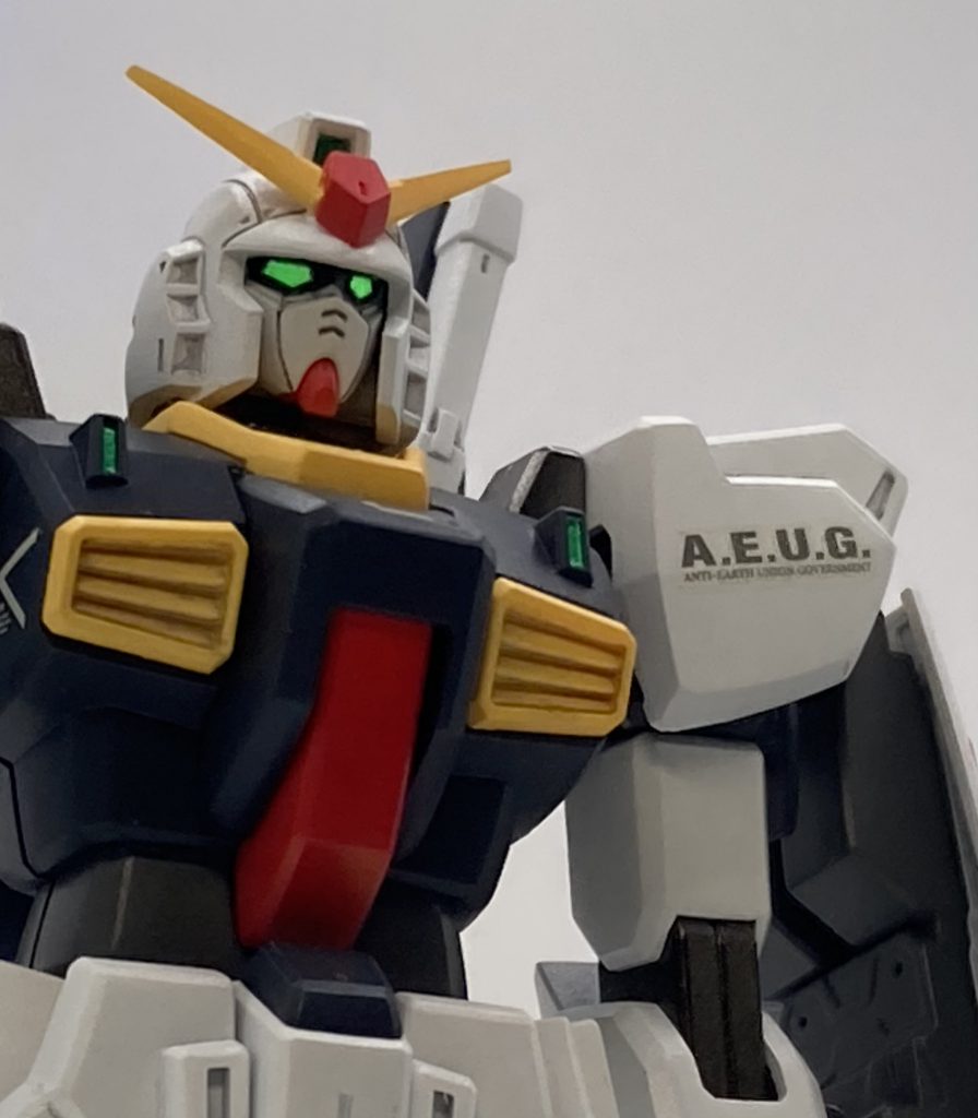 当時ではアイデアのなかった、ブラックライト発光のツインアイでアップデート(ガンダムマーカー使用)