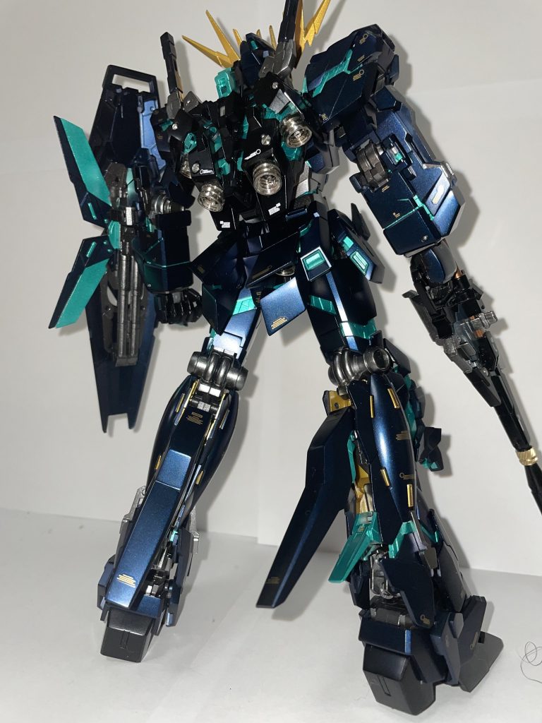 バーニア類も全てメタルパーツへ置き換え。黒、紺とのコントラストがいい具合に機能してくれました。