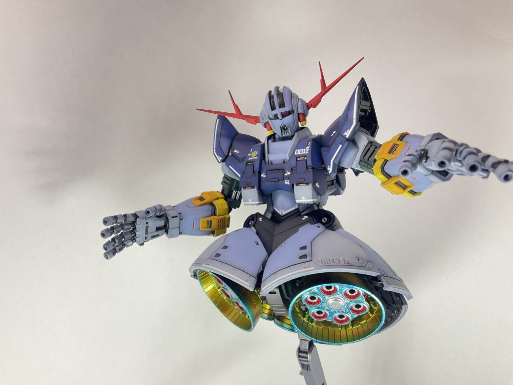 正面もっとグワッとバーニアを正面向けてる写真が撮りたかったんだけど上手くいかず…今回はバーニアの塗装を実験的にこんな感じにしてみましたバイクのマフラーみたいな 何塗装って言うんだろう