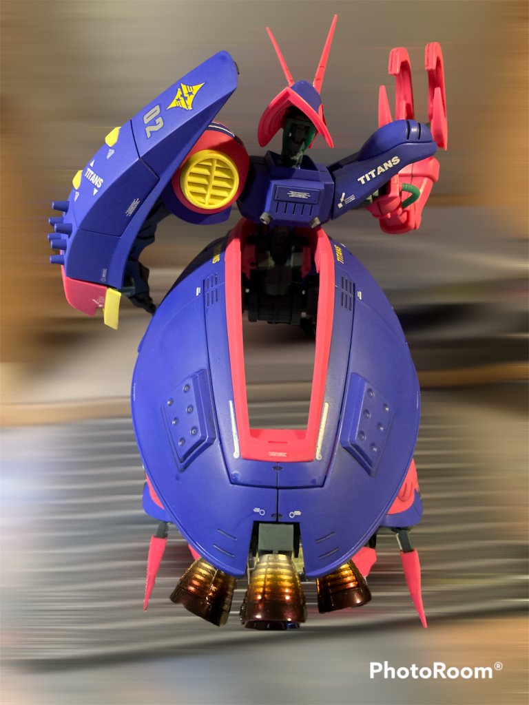 後部のバーニアはグラデーション塗装。イエロー、オレンジ、パープルでグラデーションをかけました。