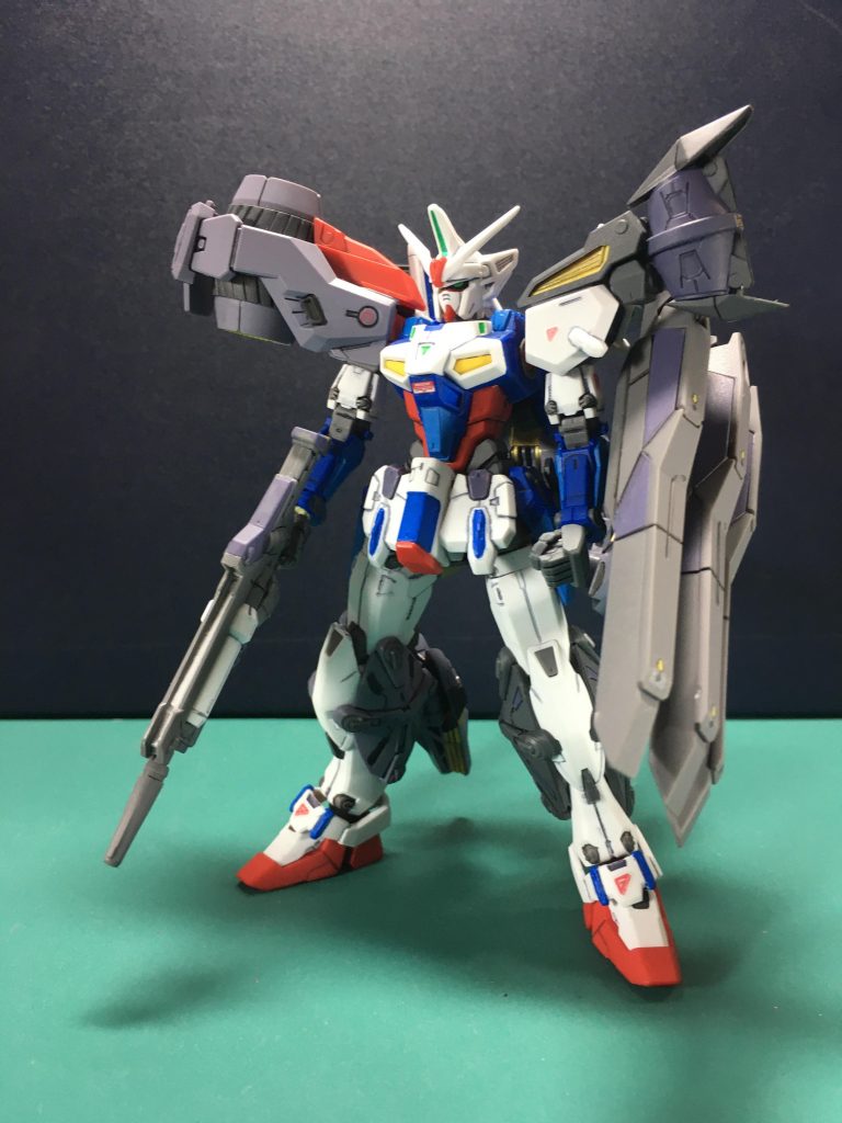 　現状そろっている各種オプションをジェミナス01に装着し、漫画「オペレーション・ガリアレスト」終盤に登場するMO-Vにある物をかき集めて作ったガリアレスト決戦仕様風に。　本来はガンダムグリープのキャノンを手持ち武器として右手に持つんですが、無いのでアクセラレートライフルで代用。