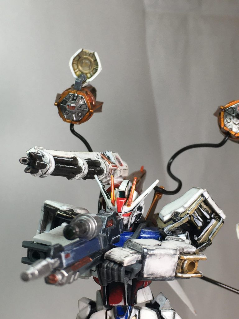 前からメタルビルドだとガンバレルがフレームみたいになっているのですが有線式が好みなので100均の針金でやりました。