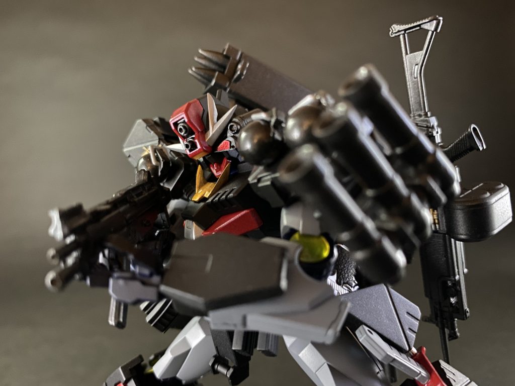 製作ストーリーでも記載したとおり、首の延長工作&クラビカルアンテナの短縮化で胸部付近の可動範囲アップ👍