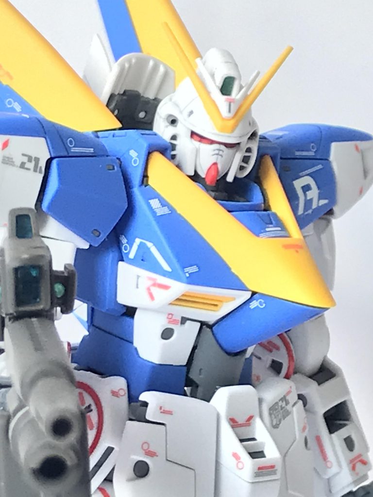 Ver.akaなので、デカールがてんこ盛りです。全部貼りきるのが大変でしたが、貼るとグッと情報量が増えてとてもいい感じになりますね。