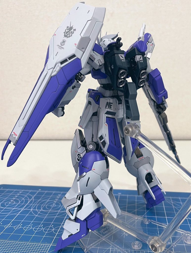 バックパックはまんまRG νガンダムのもの。差し込めるように少し加工しています。