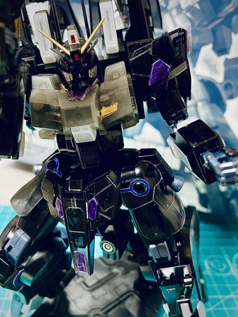 元々がZZ系のイカついお顔なのでお顔にも差し色を入れる事で少しシャープな印象を与えるようにしてみました。