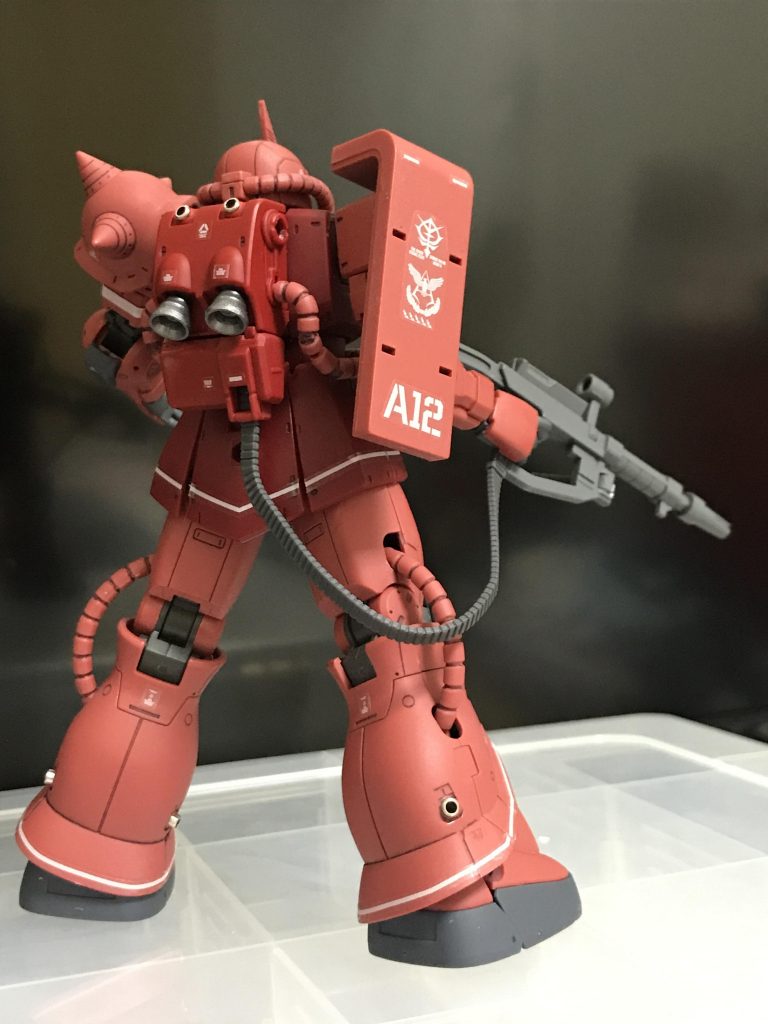 後ろ姿。バーニアのみ塗装しました。