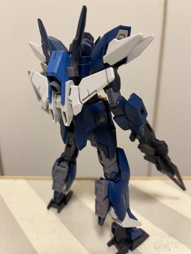 はい、お察しの通り、メルクワンに付属しない背部パーツは組み替えようがないので、アースカラーですw  同様の理由で頭部パーツも付けてません。