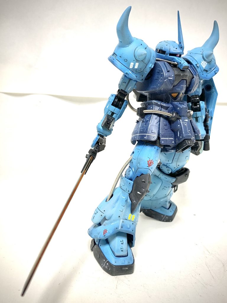 肩のスパイクは大型化してます