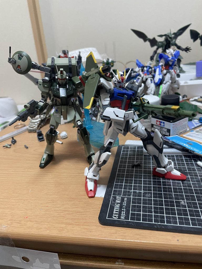 レドームをオリジナルで作り初のネオジム磁石による武装の追加をしました。敵からの発見を遅らせると共にアグニの長距離射撃で敵の司令部や重要拠点の狙い撃ちをサポートできます。