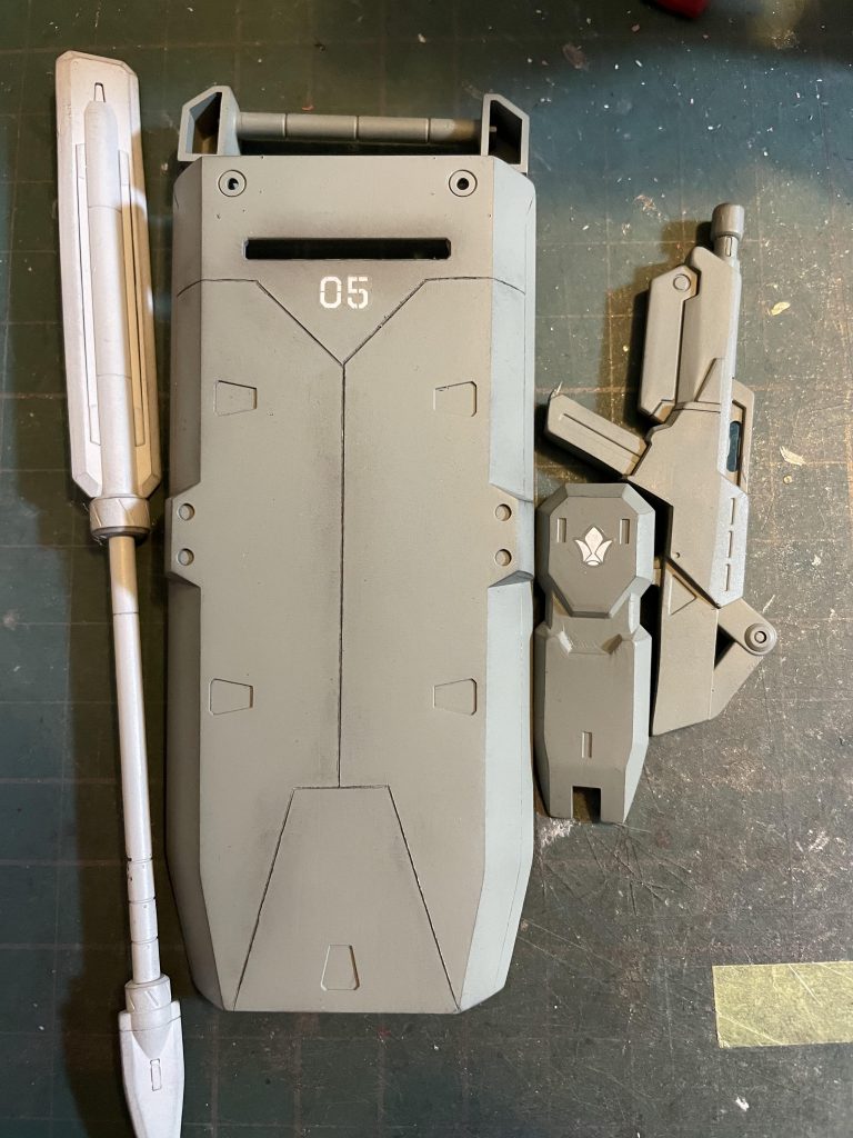 装備品と1部の外装品はつや消しで仕上げ仕上げ前に輪郭が出るようにウェザリングマスターススでエッジ部分等をウェザリング。