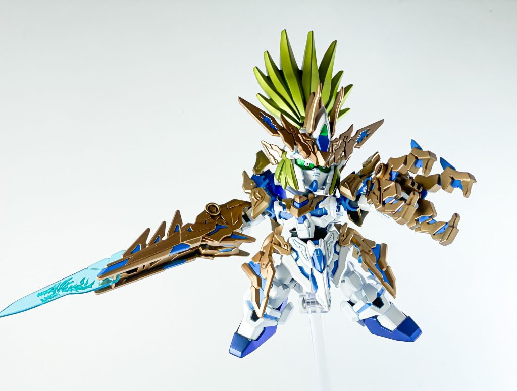 髪に関しては下地をブルーにした事でメタリックイエローにもほんのりブルーを感じる仕上げに。鎧の金はとにかく尊い金と言う感じに。また全体が青の印象があるので差し色になっている気がします。