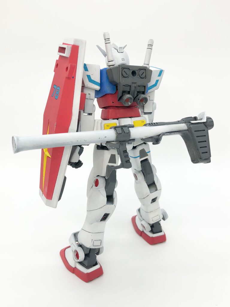 当時の大河原御大のデザイン設定を元にスジ掘ったり色分けしたり。