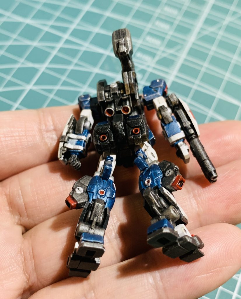 いちおう後ろも。1〜2㍉のバーニアもリアルなのは驚きです。