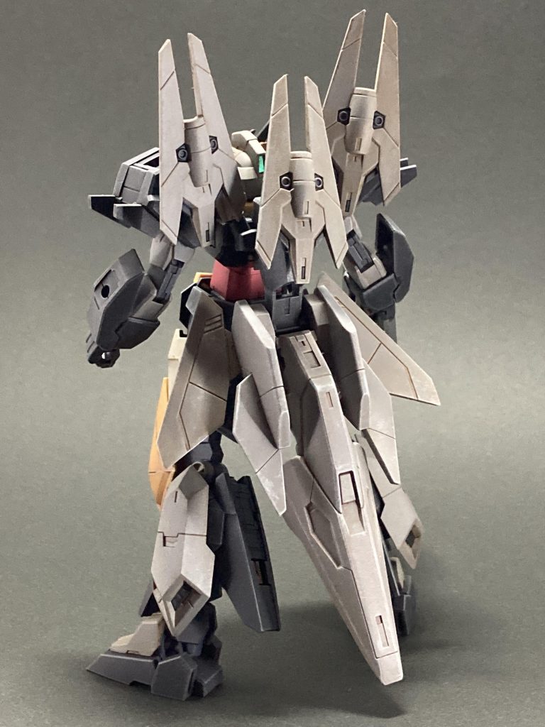 背面①コアフライヤー機首はロービジ戦闘機風にグレー、一色に変更。