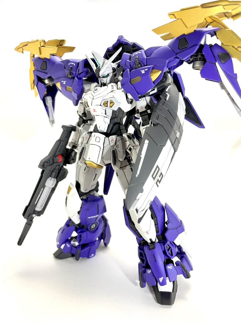 アスクレプオス(ジェミナスヘッド仕様)ジェミナスのバリエーションキットなのでジェミナス用のパーツが余剰になるので、当然作りました。しかしGユニットシールドの白いパーツは付属しないので、ジェミナス01から流用してきました。ここは付けてほしかったな…