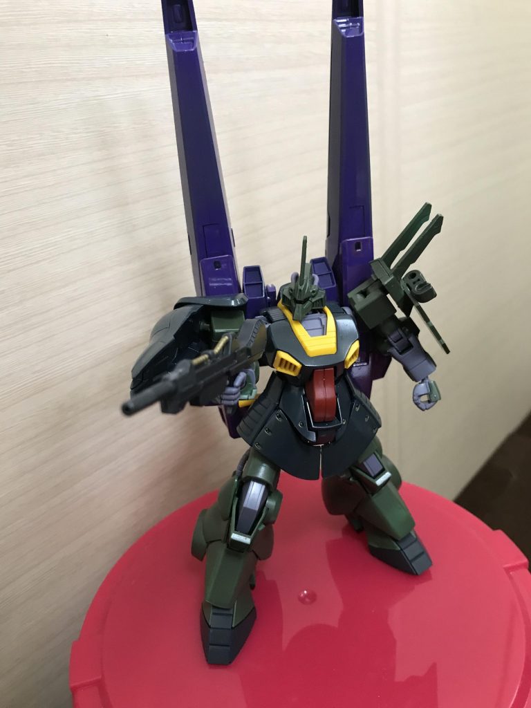 射撃武装に変更はなく、百式同様のビームライフルを使用してます