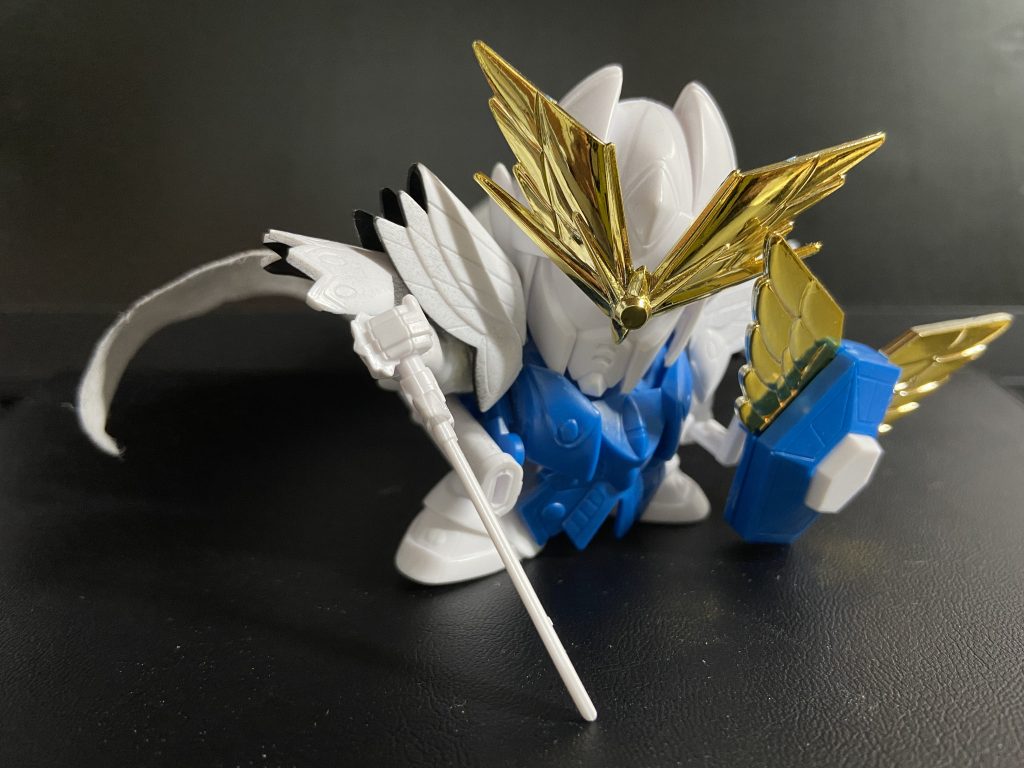 本当に接続位置変えただけ。あ!マントは作りました。おしりふきを乾かしてカット、500サフ→塗装でできます。慣れたら結構楽に作れます^ ^