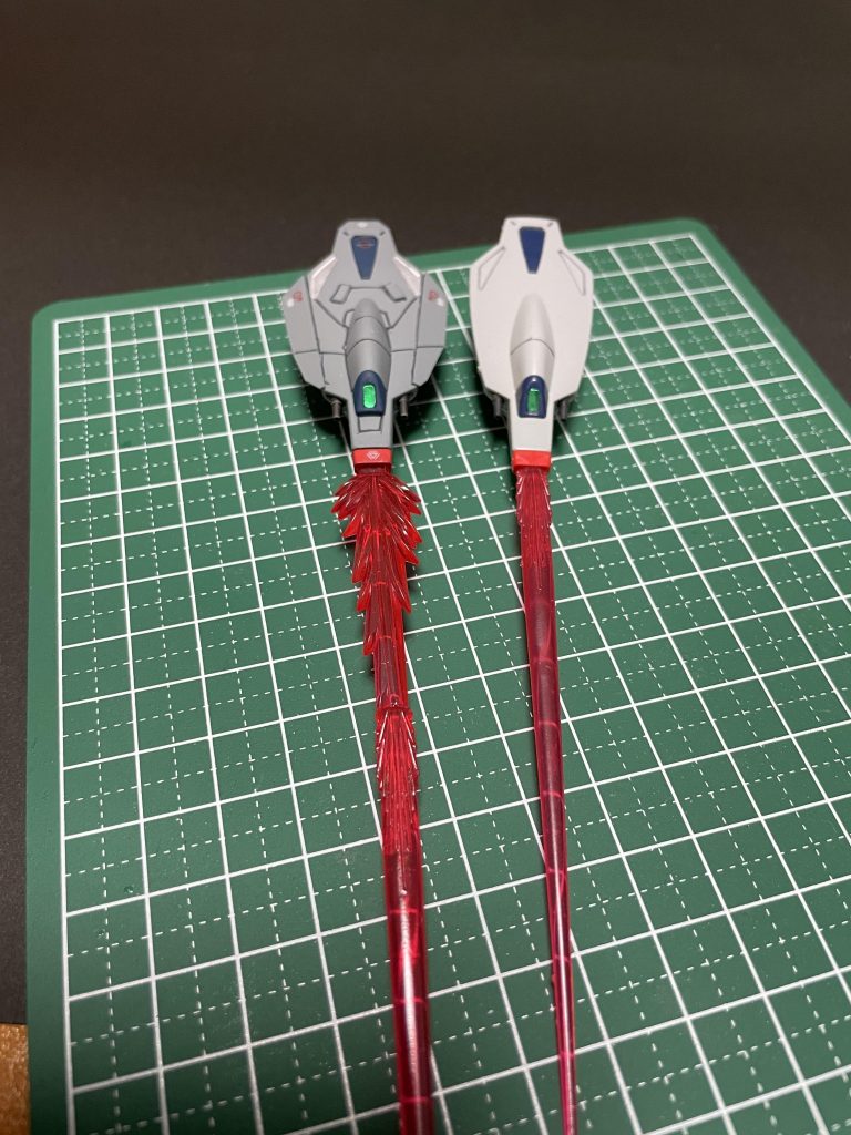 複合兵装防盾システムもプラ板を貼り付けて大型化してますビームサーベルも素組verだと細くて弱そうなので、ビーム発生部分を強調できるよう改造