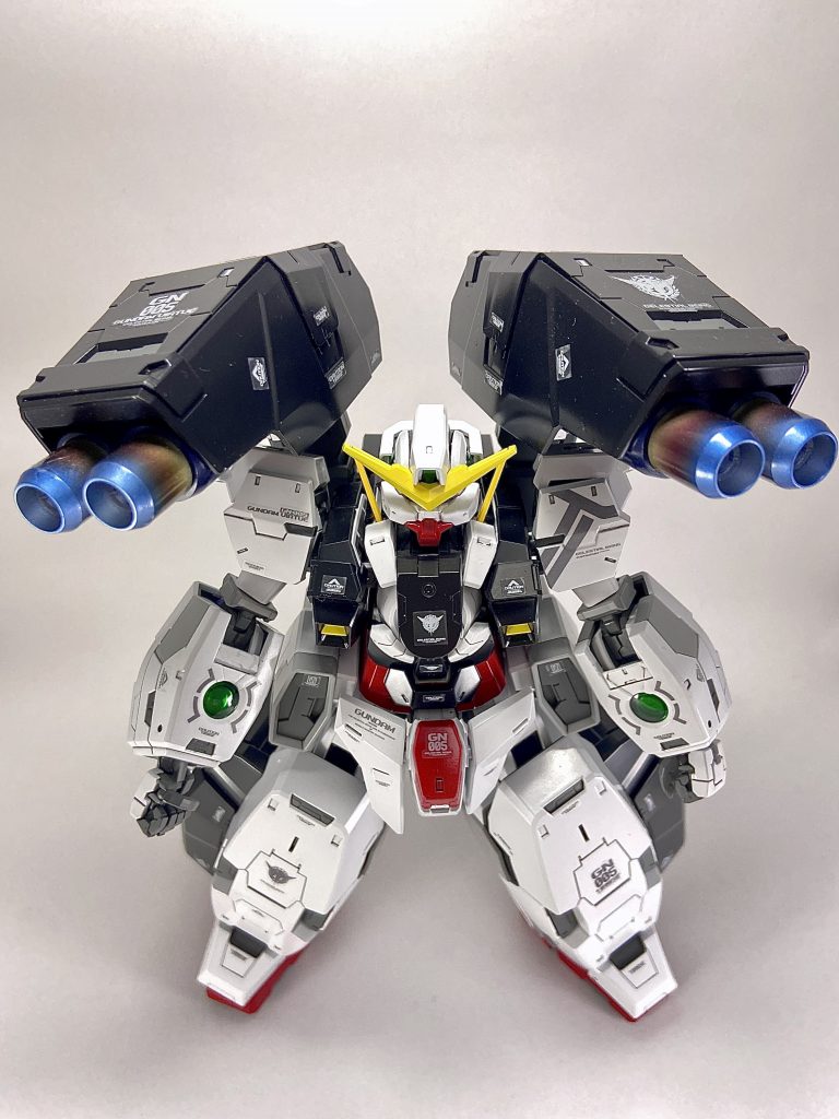 そして今回お気に入りのGNキャノンのグラデーション塗装。バーニア焼けのような見た目にしてます。極太ビームが出る場所なので、違和感なく塗装できたかと満足してます。