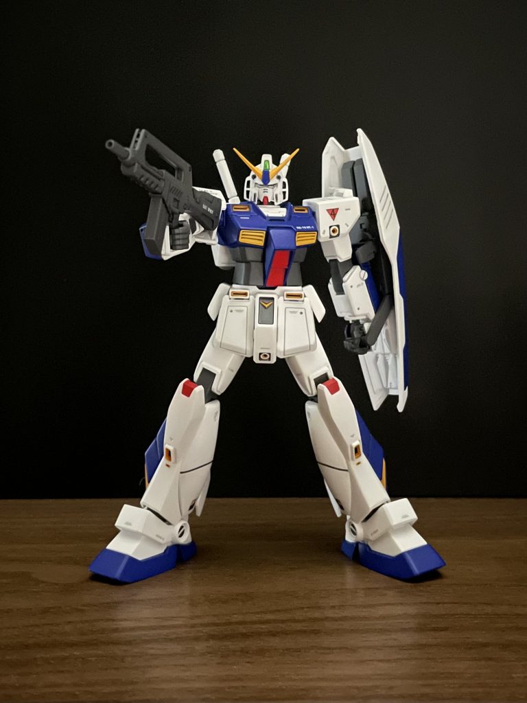 各部スラスターなどの黄色部分やその周りのグレー、中心の黒など部分塗装が大変なキットでした。ラッカー、アクリル、エナメルで何とか塗り分けましたが、次回作成する事があればもう少し綺麗に塗り分けたいです。