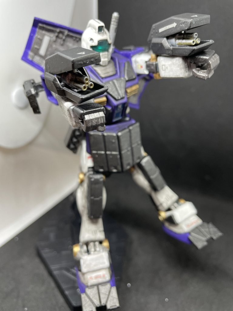 腕部ガトリングガン構え