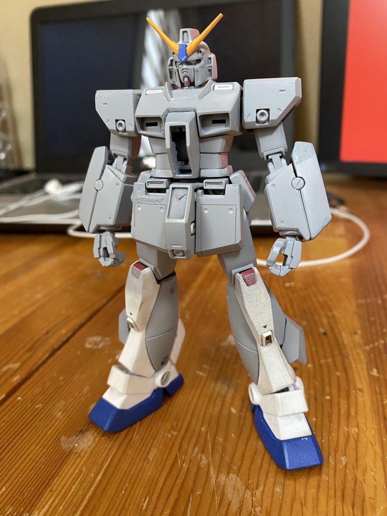 弄ったのは上半身で、下半身は太もも付け根を外に1ミリ移動した程度です。