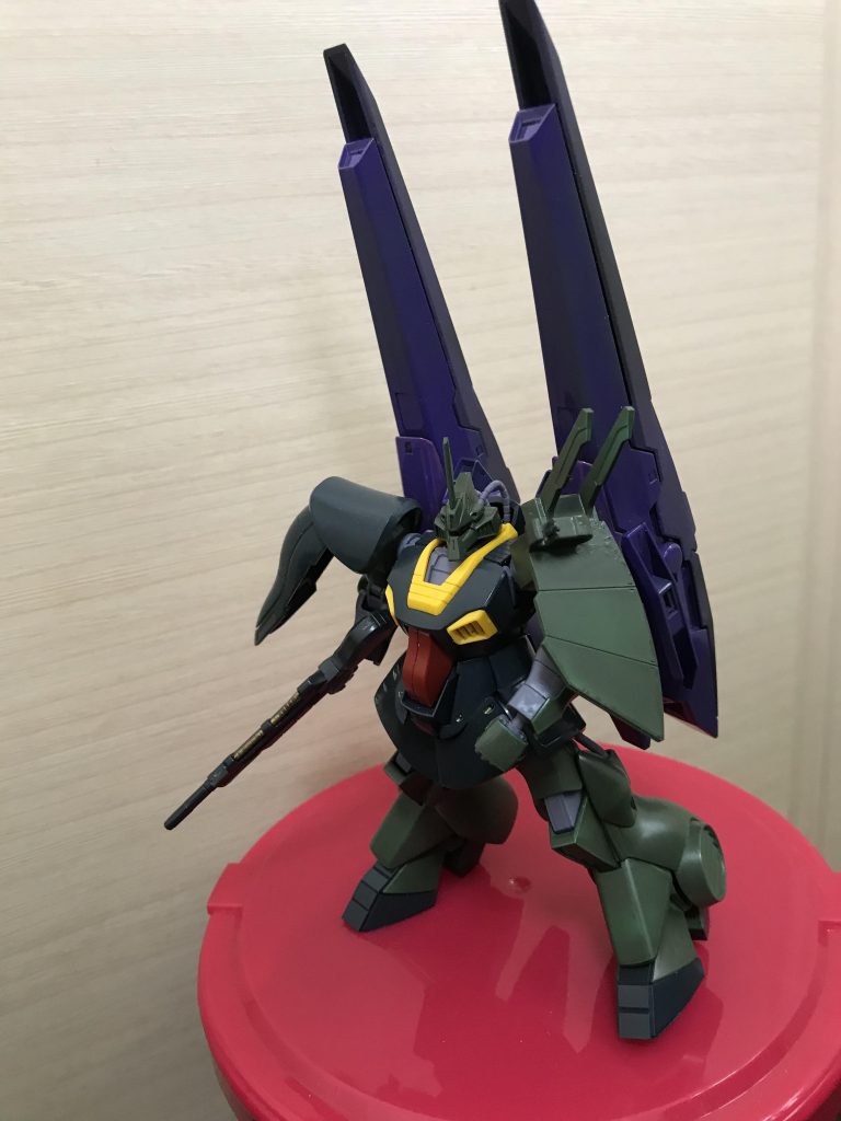 ウェポンラックはシールドとして使えるように改良されてます。メガランチャーを掛けれるように何度も改造しました