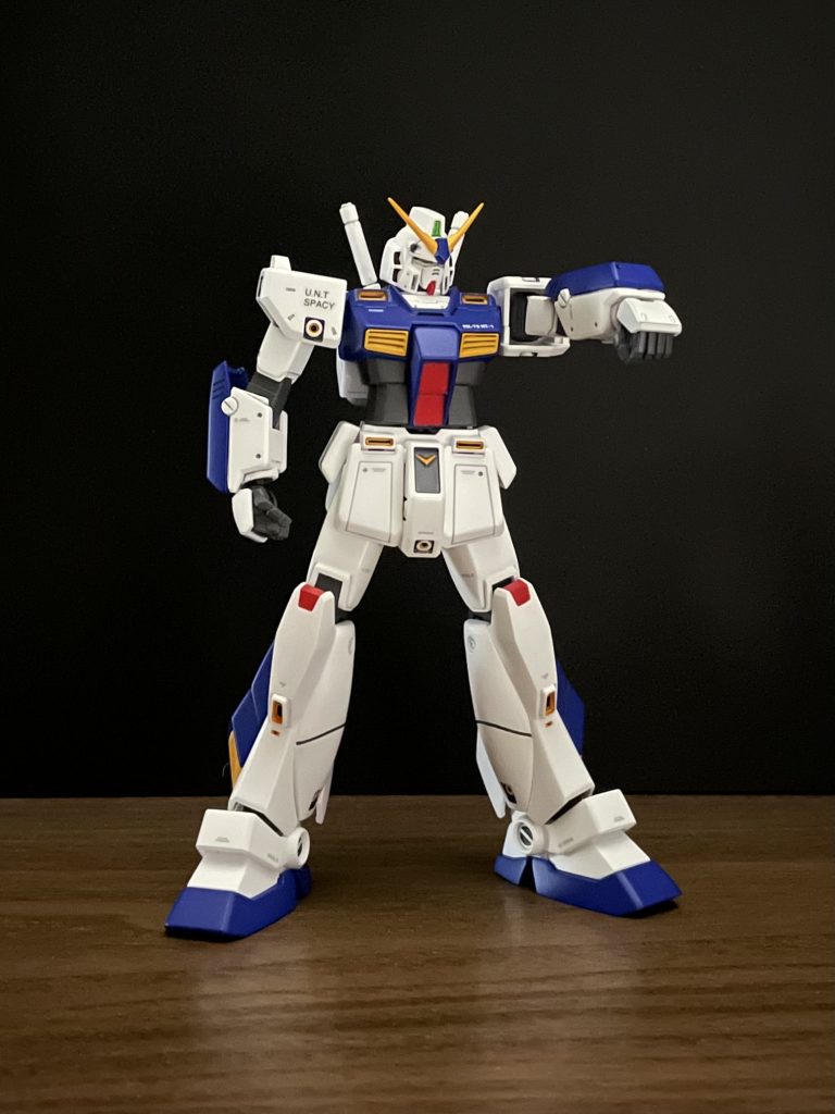 以前に素組してから放置していたものを今回仕上げましたが、ガトリングのパーツが紛失してましたので、ポージングのみです。
