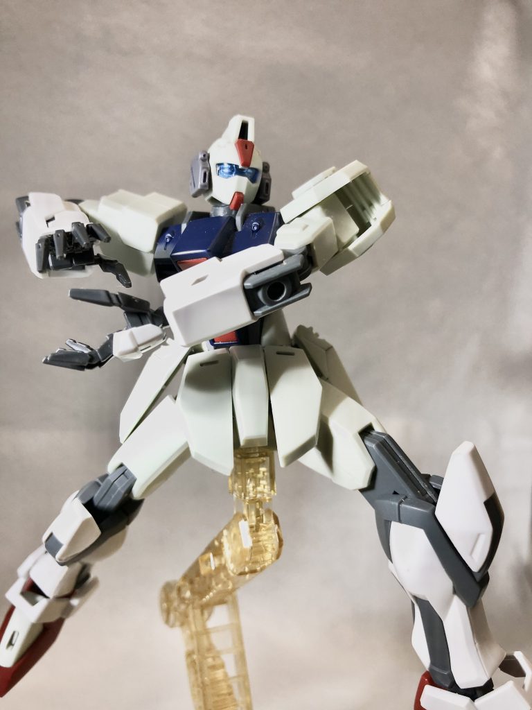 かめ○め波を構えるダガーL。