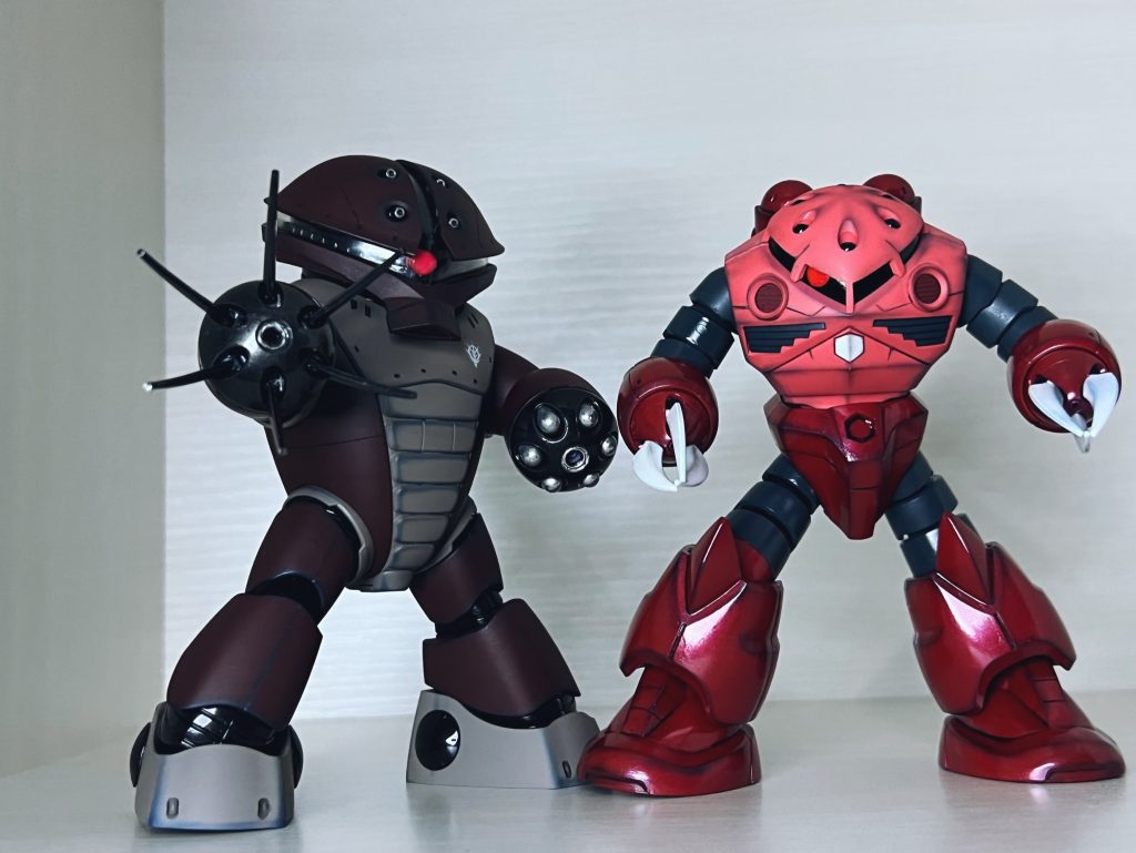 制作4回目のHGズゴックと一緒に( ´△｀)