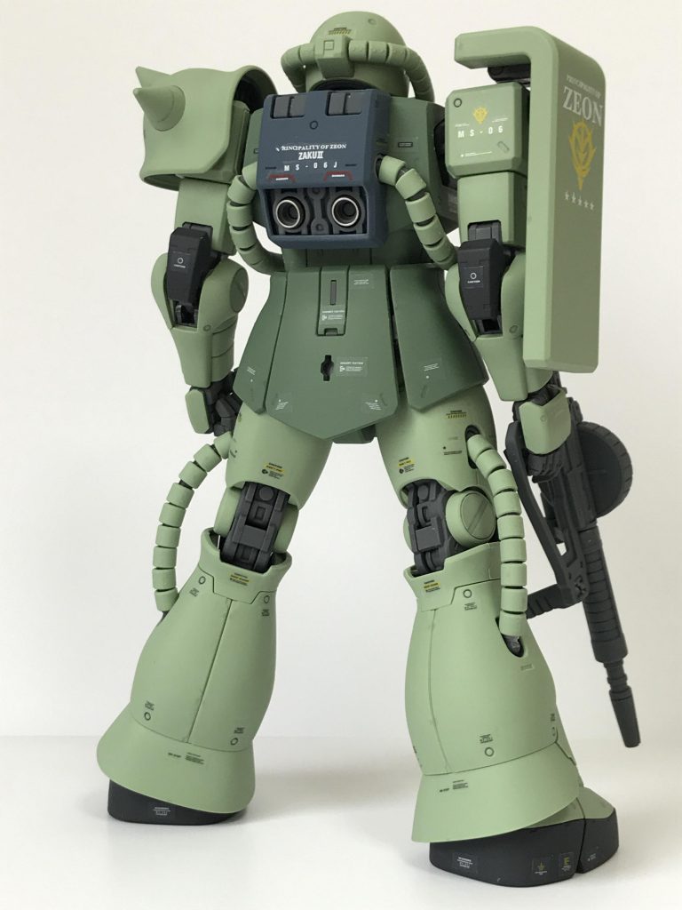 後ろ姿も少し。