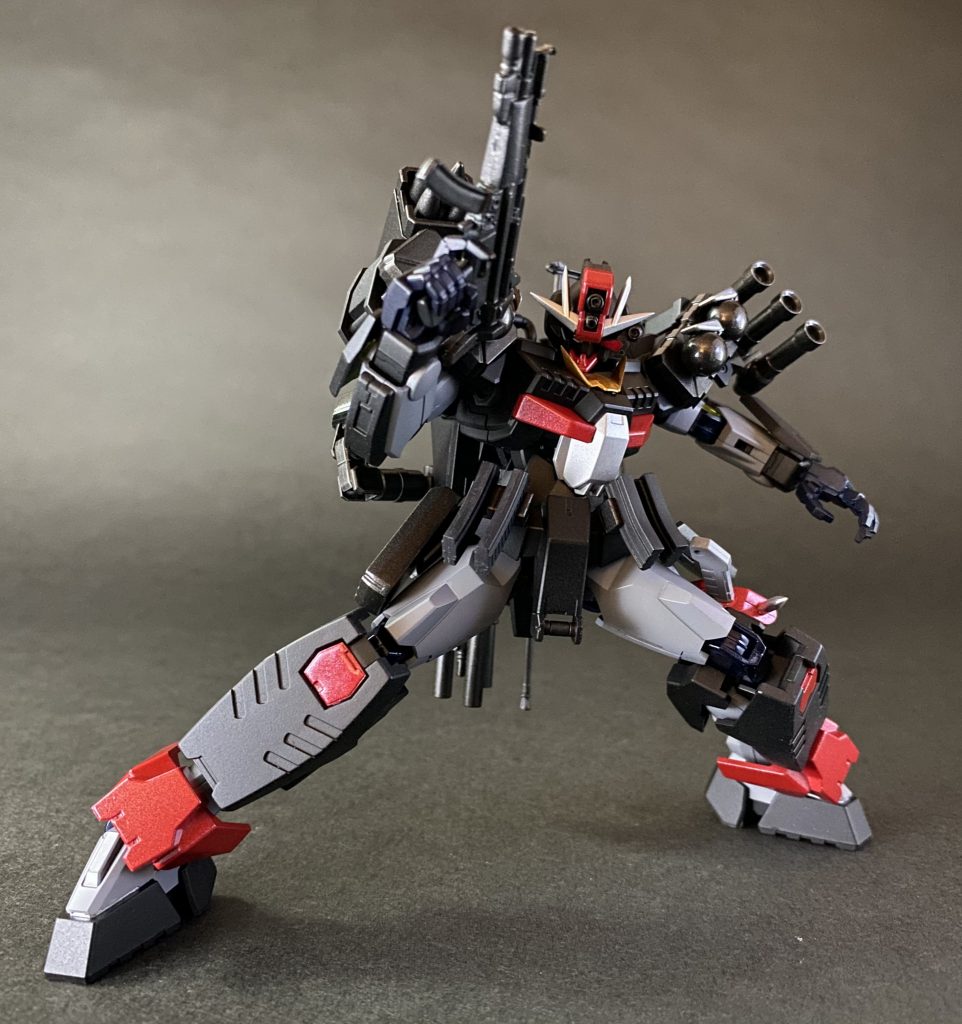 撃破した敵機から拝借したサブ・マシンガンを装備！